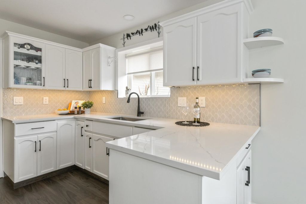 listing image 1100486434741807941