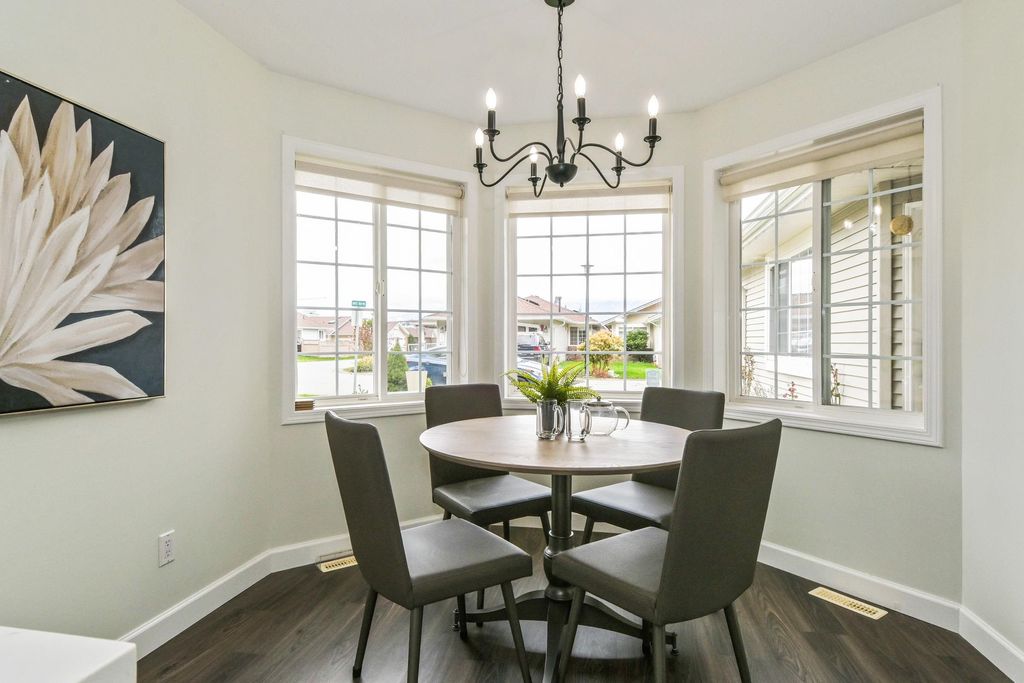 listing image 1105897383571957793