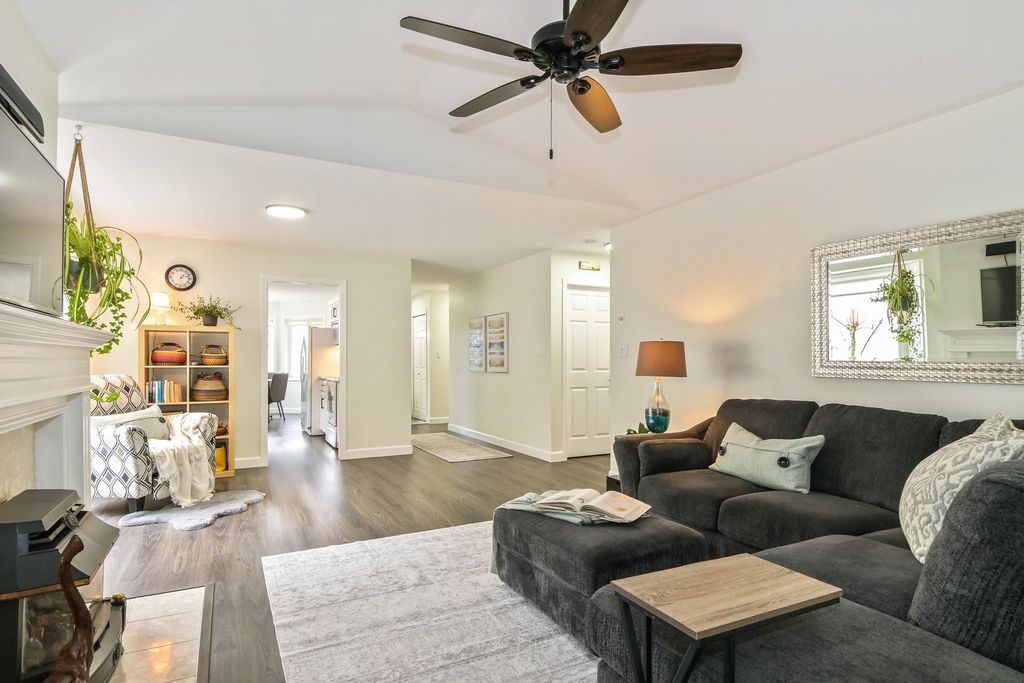 listing image 1108202099261570167