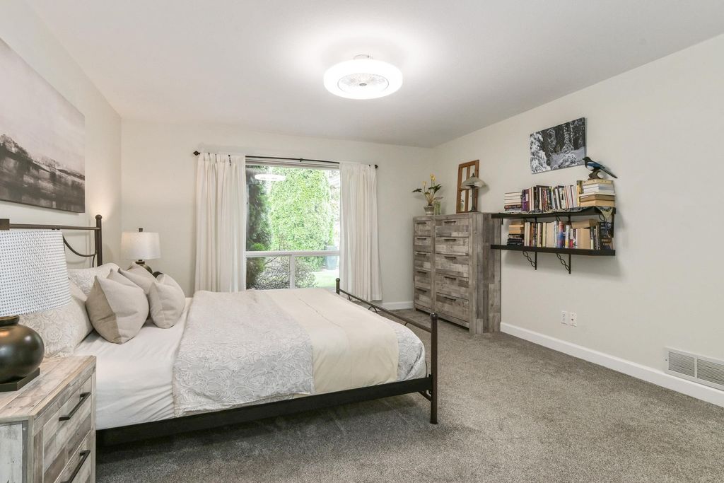 listing image 1105950366129609383