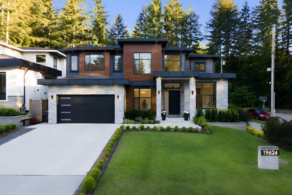 Photo of 19624 31a Avenue, Surrey, BC V2Z 0B2 (MLS # R3152754)
