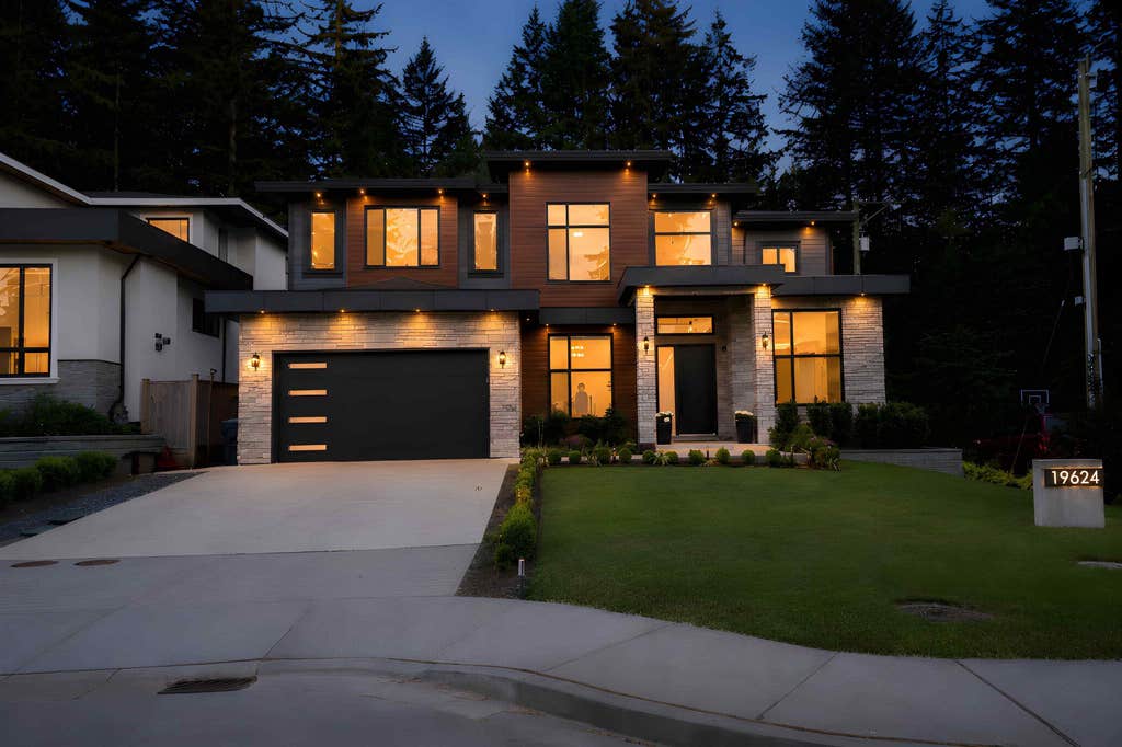 Photo of 19624 31a Avenue, Surrey, BC V2Z 0B2 (MLS # R3152754)