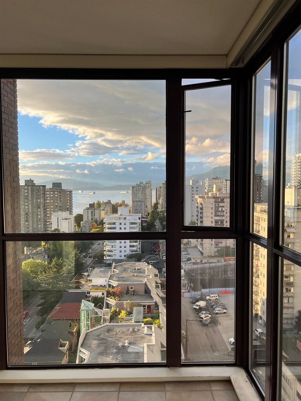 listing image 1103093042617794121