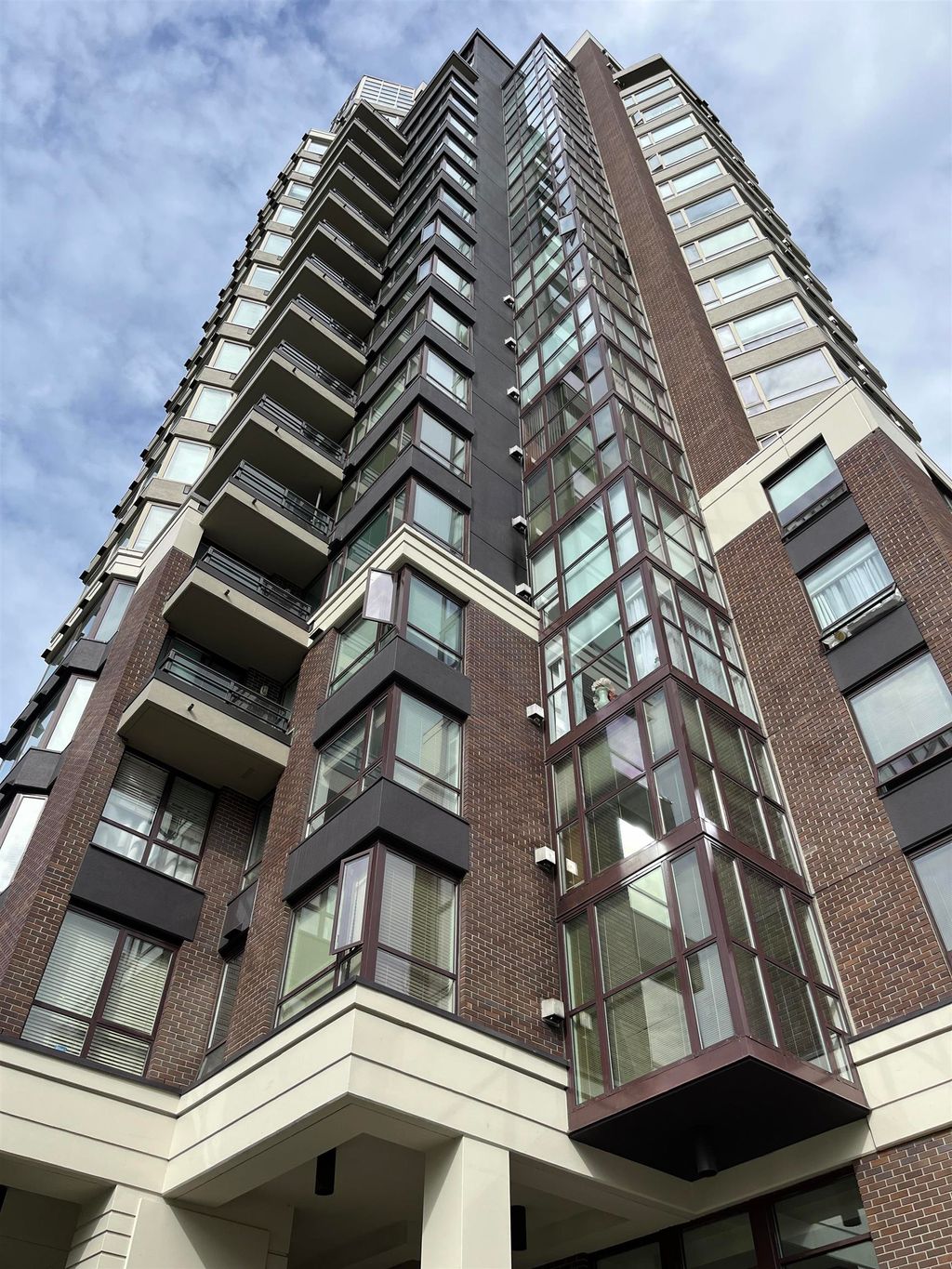 listing image 1103371106130871658