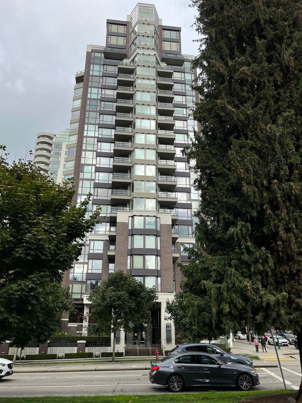 listing image 1107521881771202362