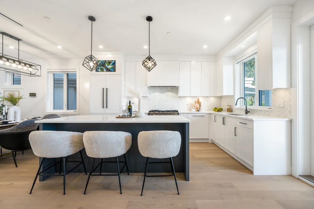 listing image 1109460359863555829