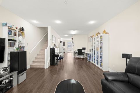 19752 55a Avenue 4 Langley BC V3A 3X2