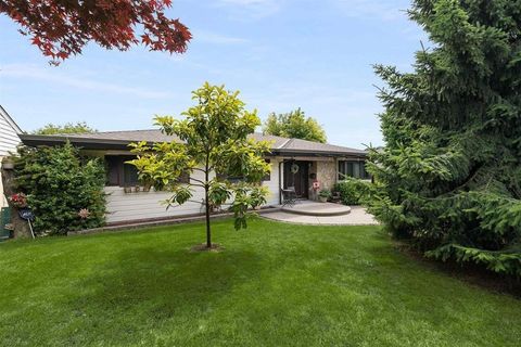 140 E Eighth Avenue New Westminster BC V3L 4J7