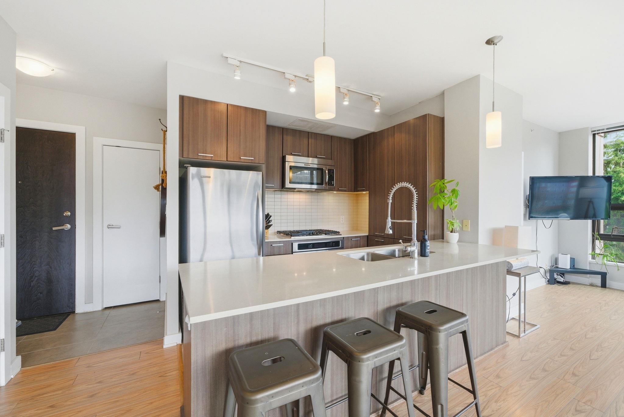 301 Capilano Road 707