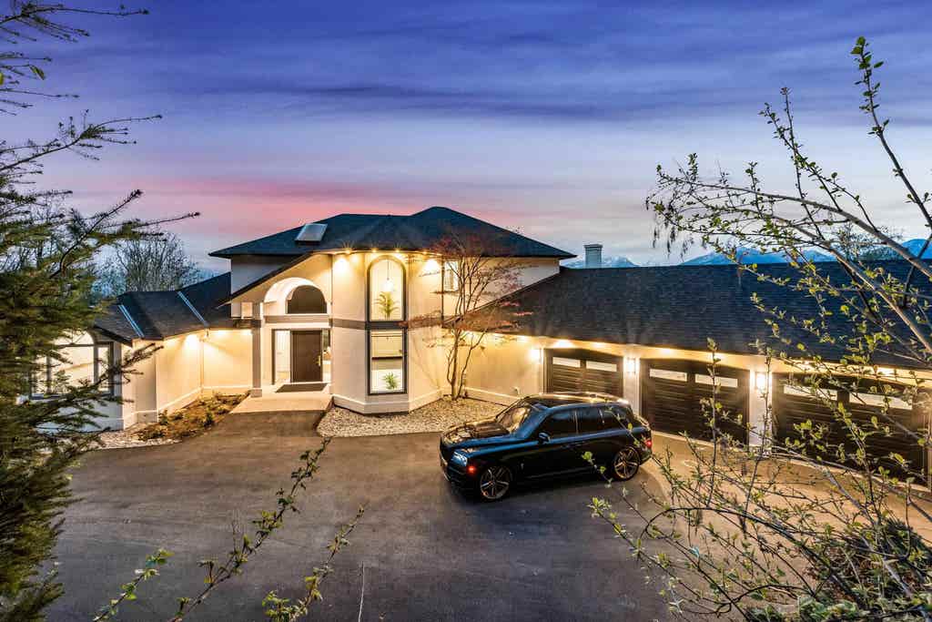 Photo of 43619 Bracken Drive, Chilliwack, BC V2R 4A4 (MLS # R3131989)