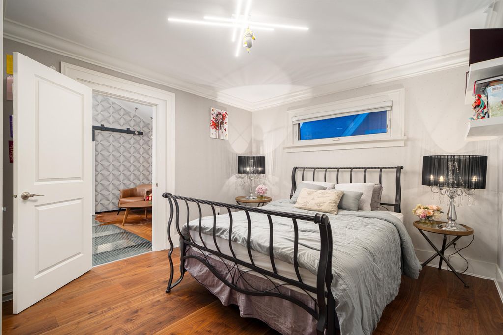 listing image 1102458096153794623