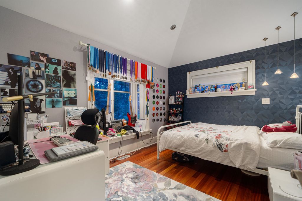 listing image 1104914115799525929