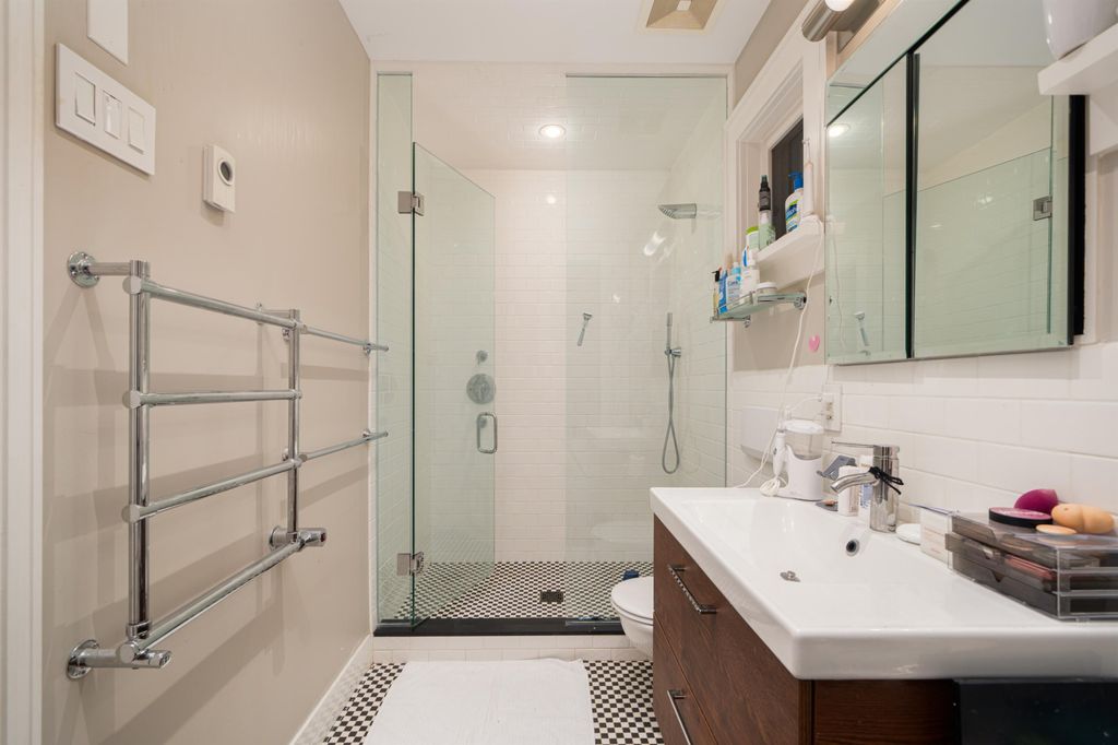 listing image 1101445499845457376