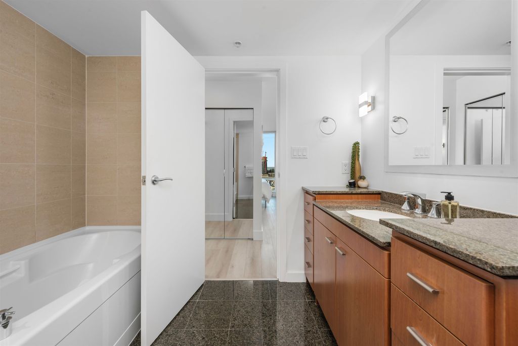 listing image 1108225372639283104