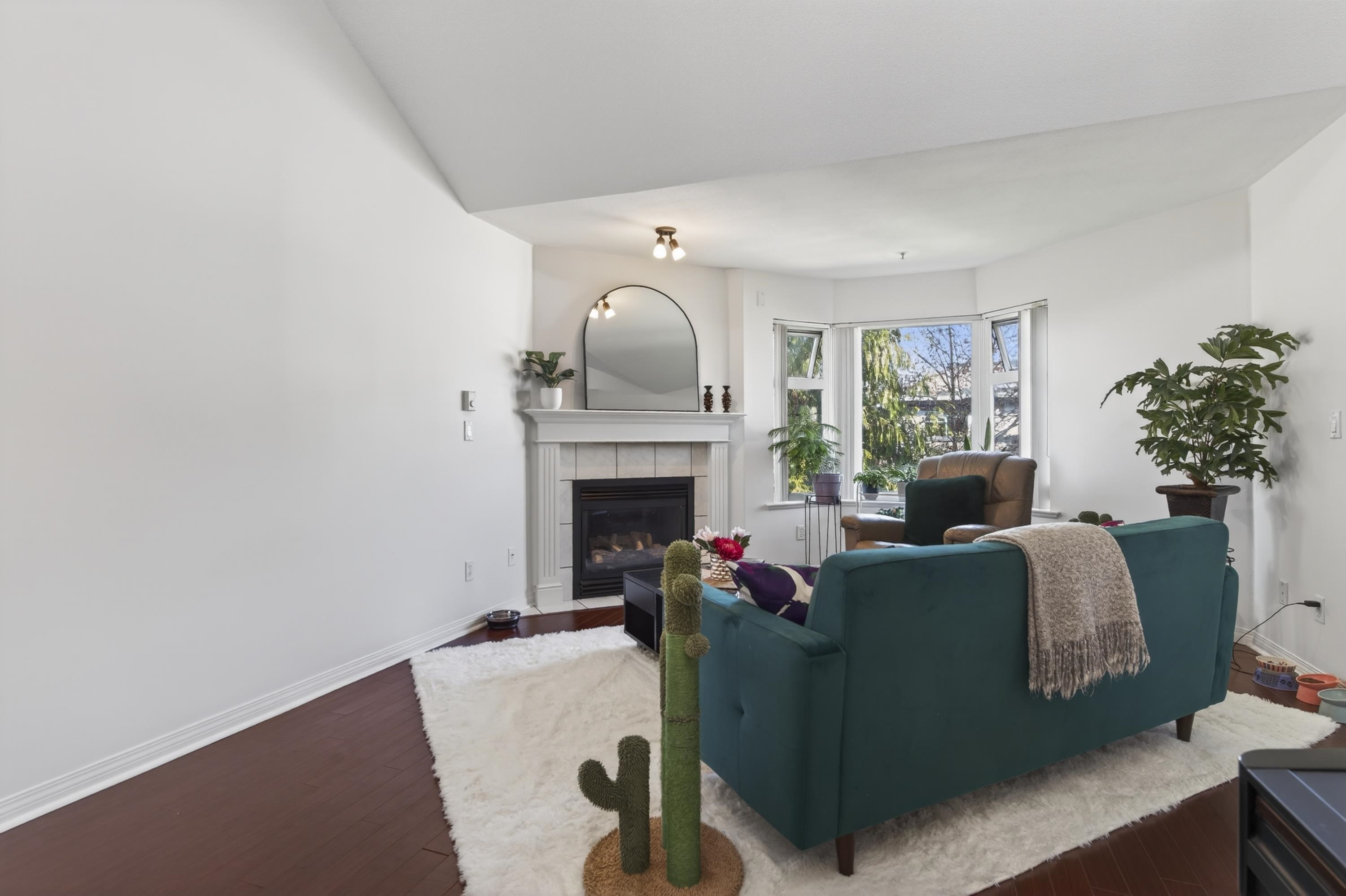 1999 Suffolk Avenue 306