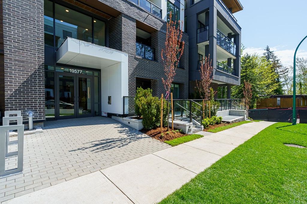 listing image 1106749765261438074