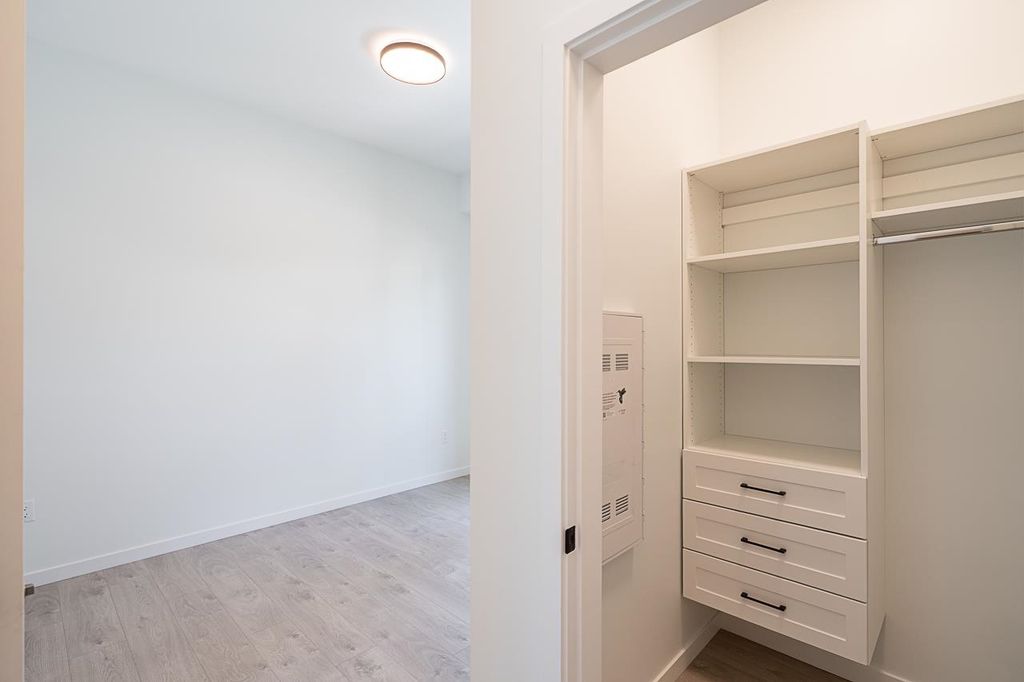 listing image 1103433018064743757