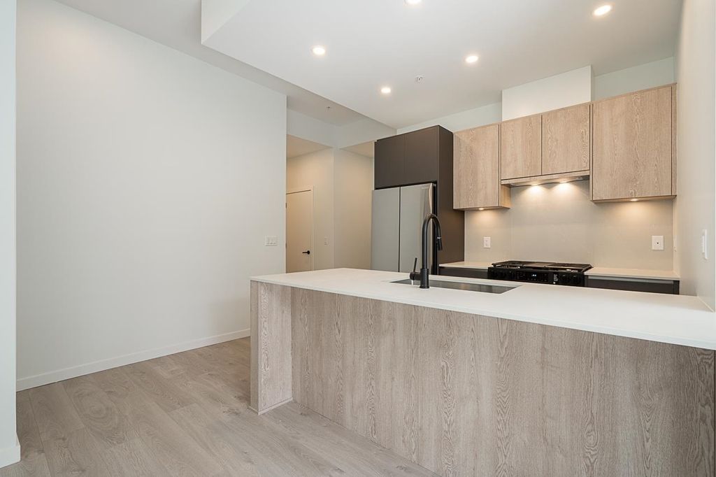 listing image 1100833757809181535
