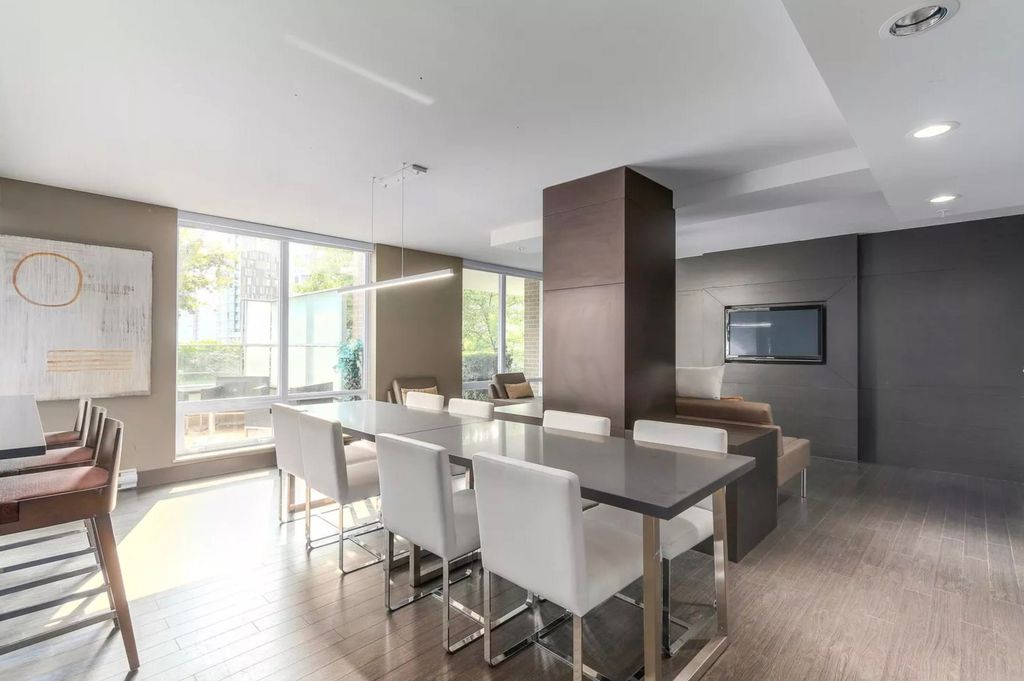 listing image 1104978564802453698