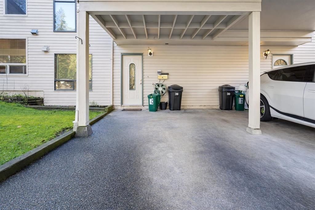 Photo of 32310 Mouat Drive #38, Abbotsford, BC V2T 4J1 (MLS # R3112037)