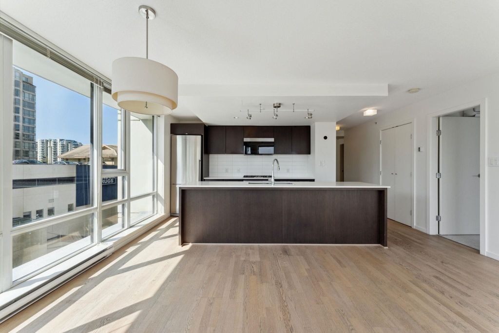 listing image 1109353198863633411