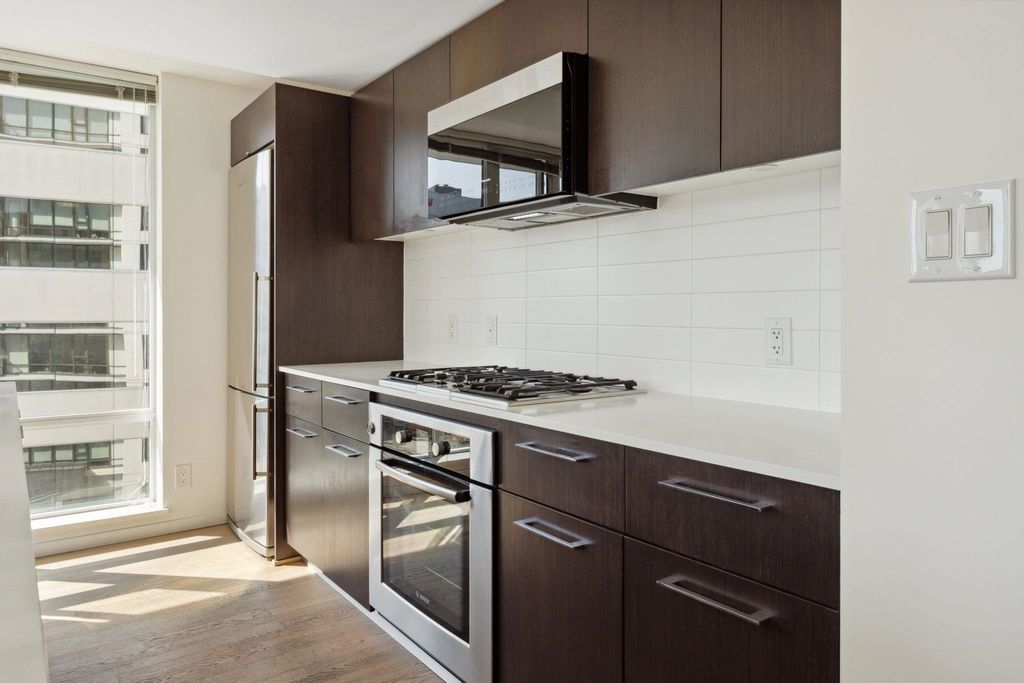 listing image 1101215314720653503