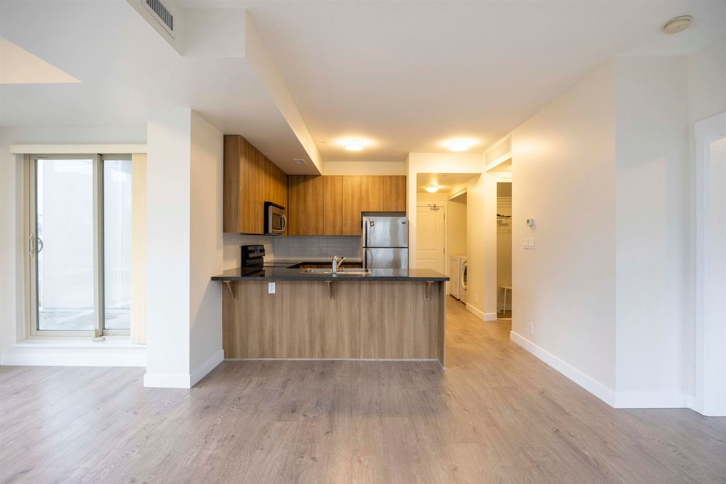 listing image 1108275923104480932
