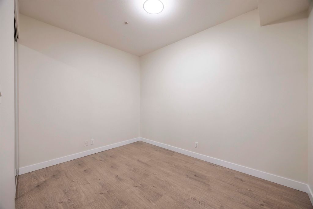 listing image 1105526045466388036