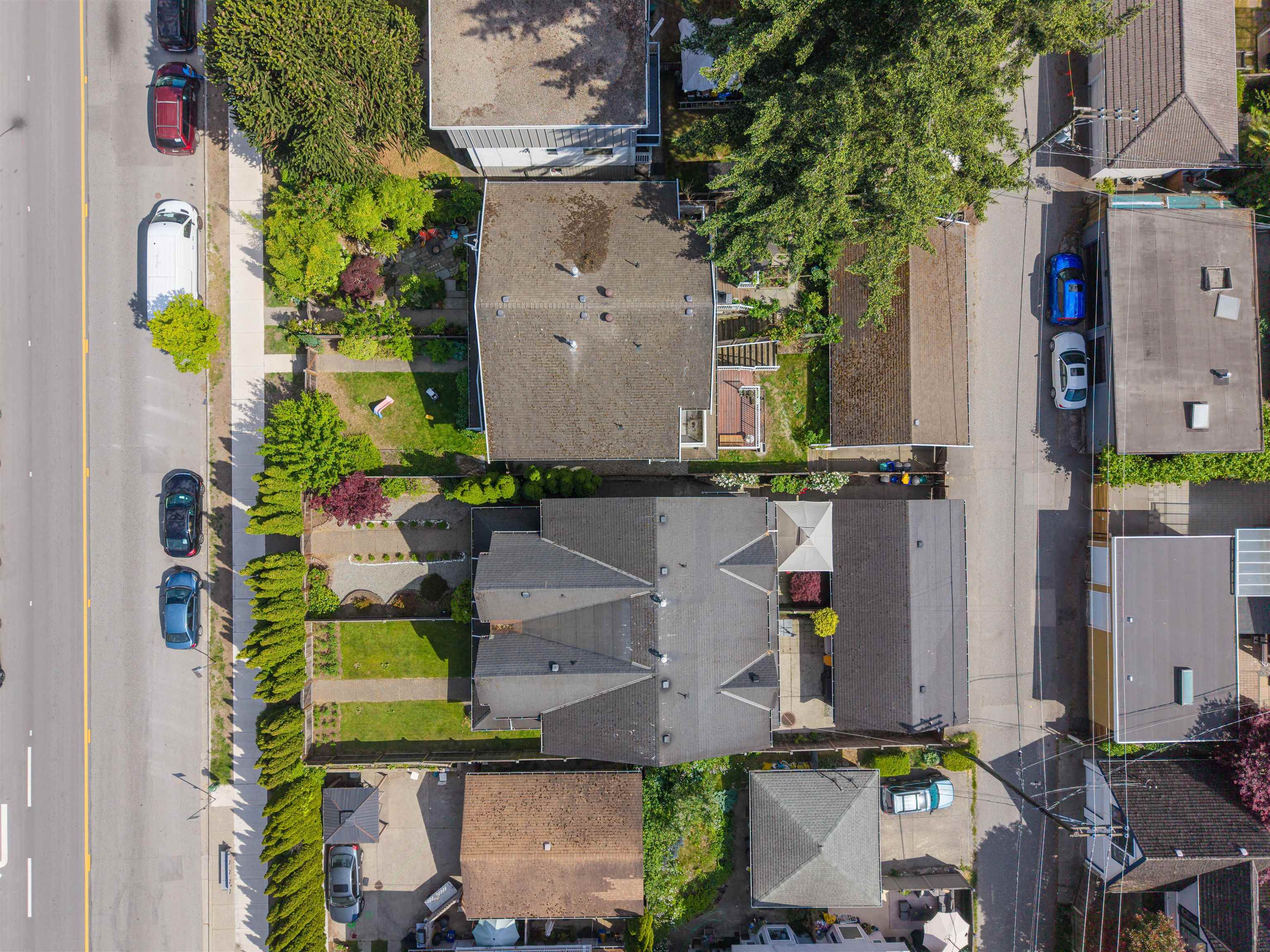 417-419 E 3rd Street 409-411