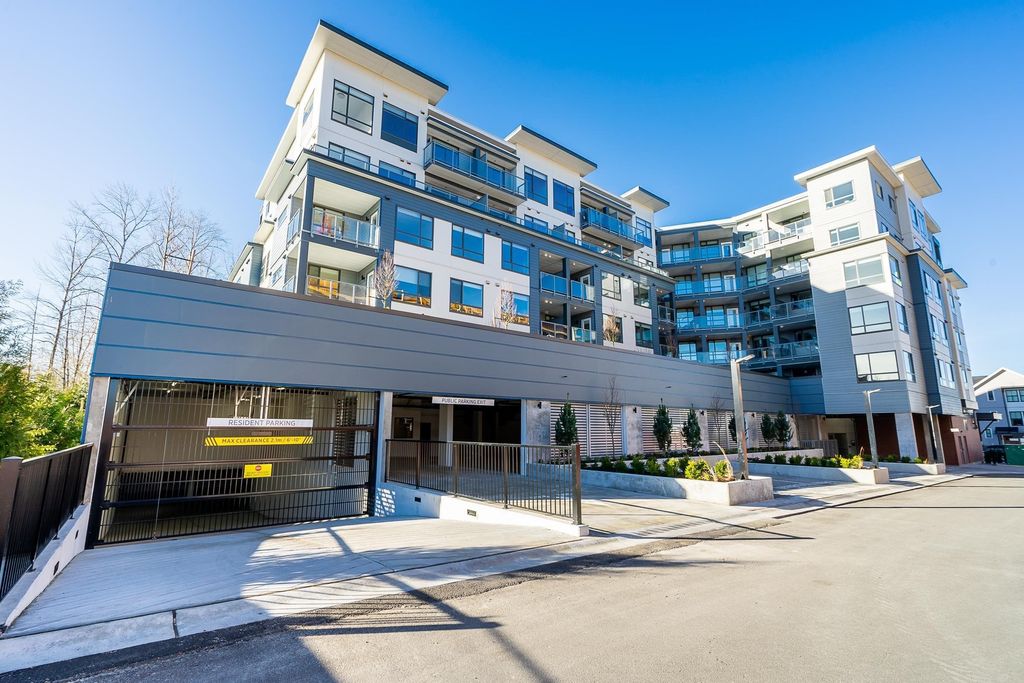 Photo of 7920 206 Street #401, Langley, BC V2Y 3X1 (MLS # R3142956)