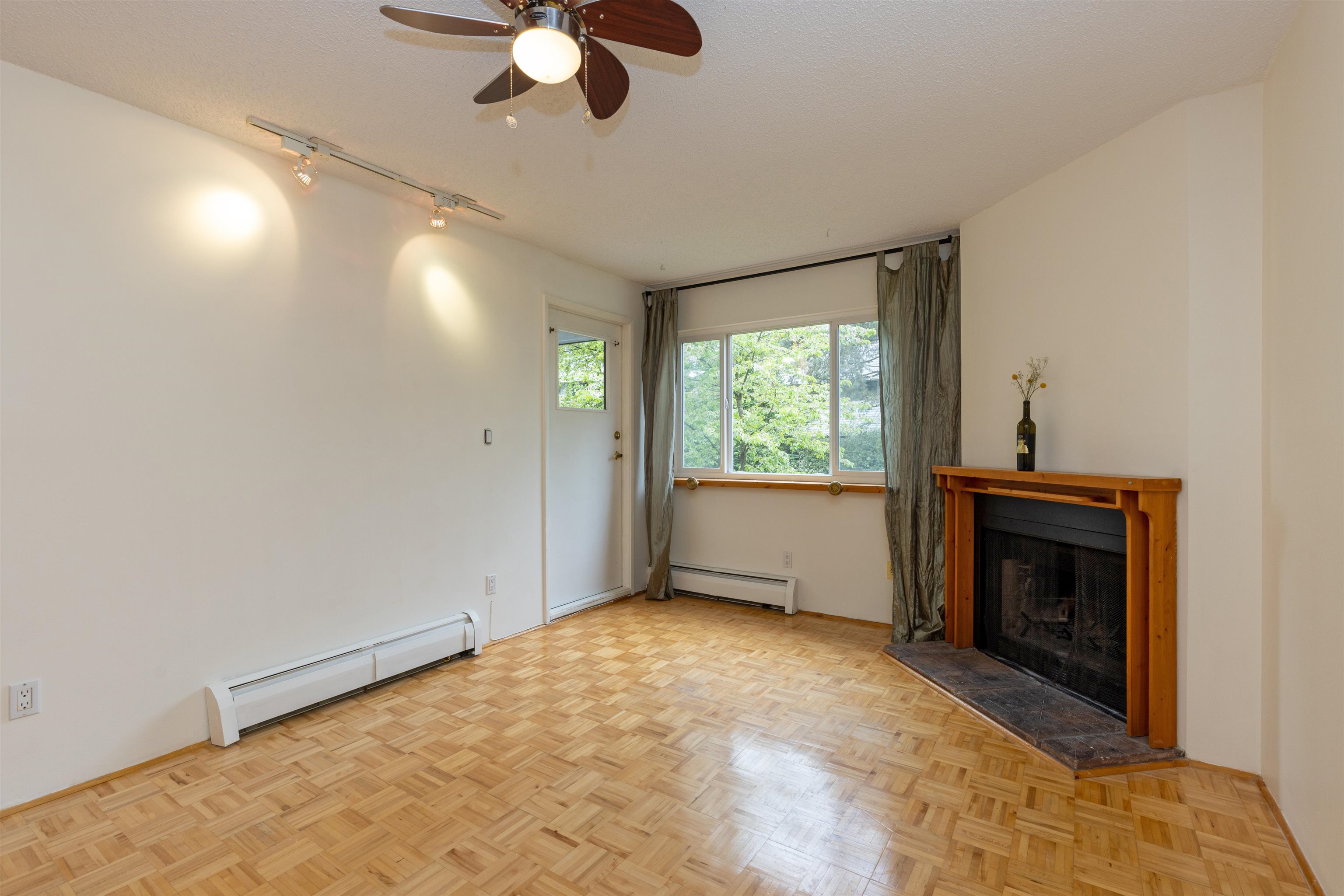 1209 Howie Avenue 213