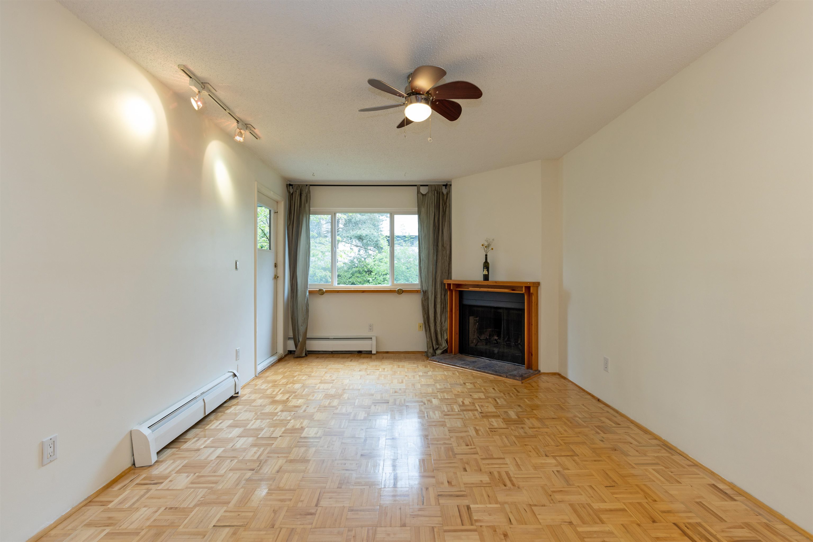 1209 Howie Avenue 213