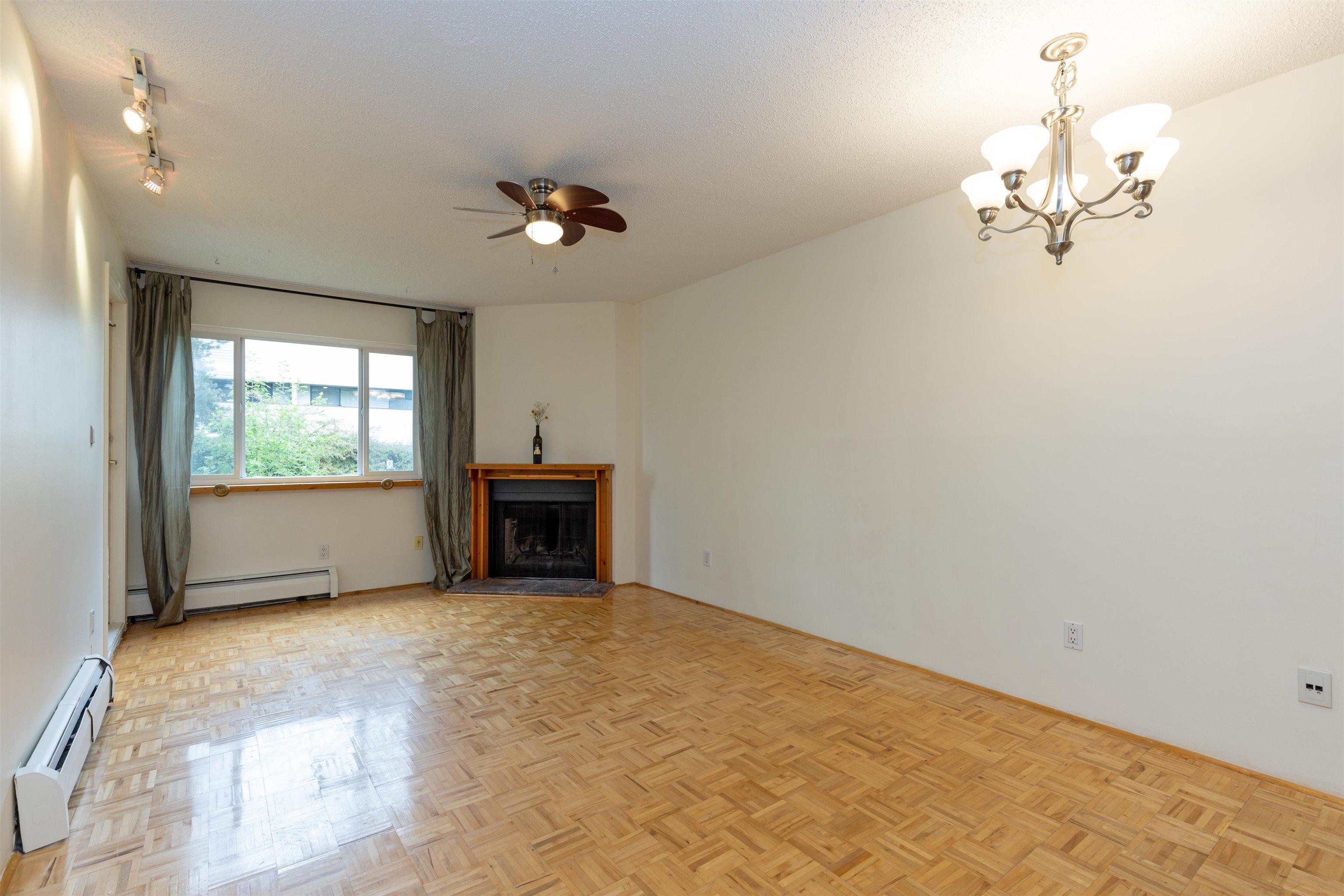 1209 Howie Avenue 213