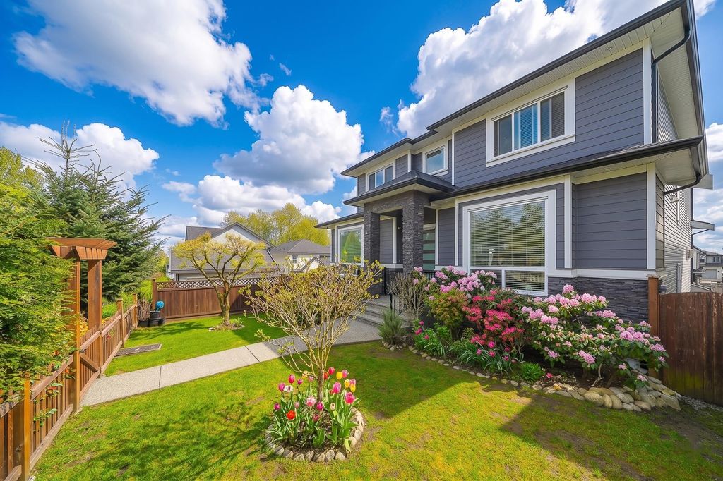 Photo of 20576 70 Avenue, Langley, BC V2Y 0W4 (MLS # R3115092)
