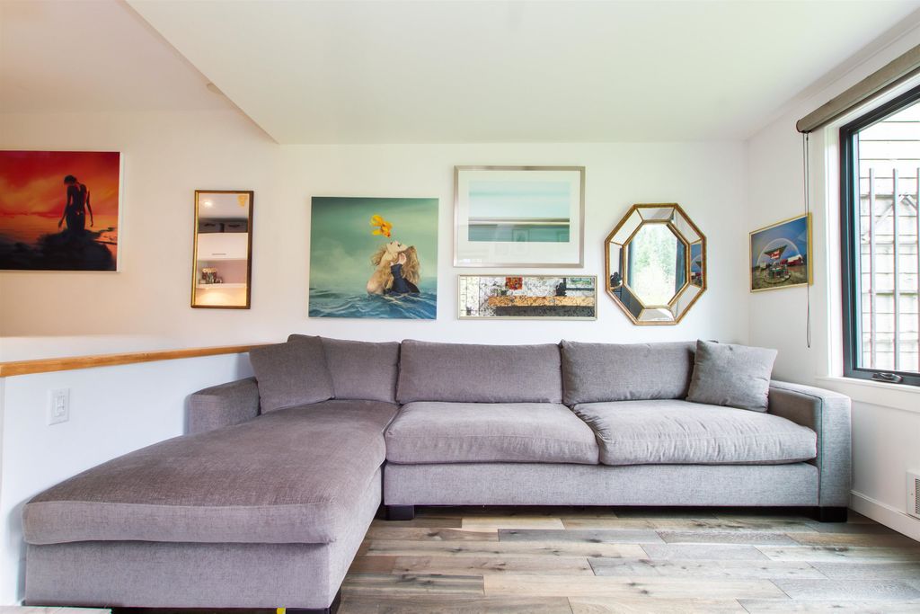 listing image 1106528256953357228