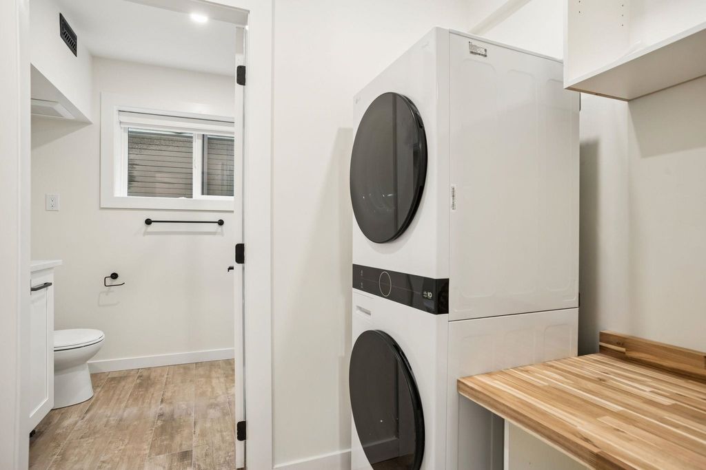 listing image 1103938329095945465