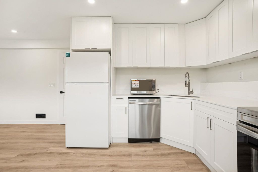 listing image 1100880183740359320