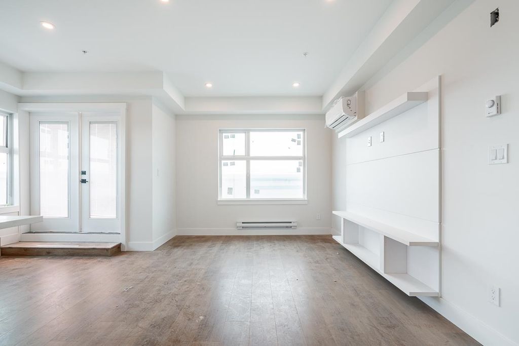 listing image 1101126637899348738