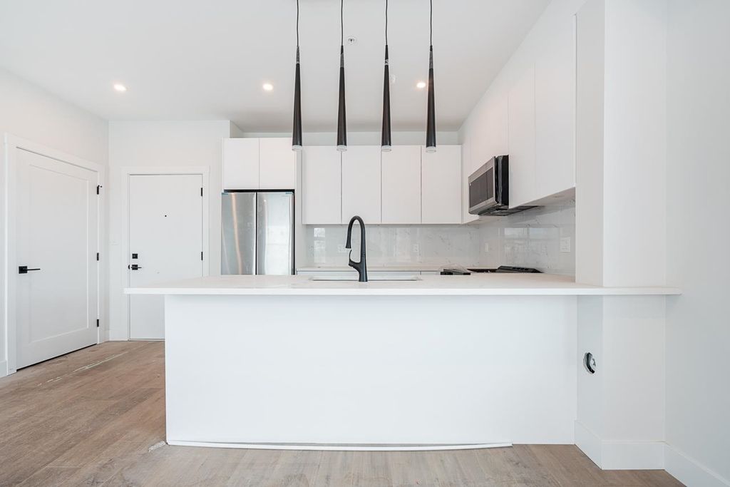 listing image 1105682140821694943
