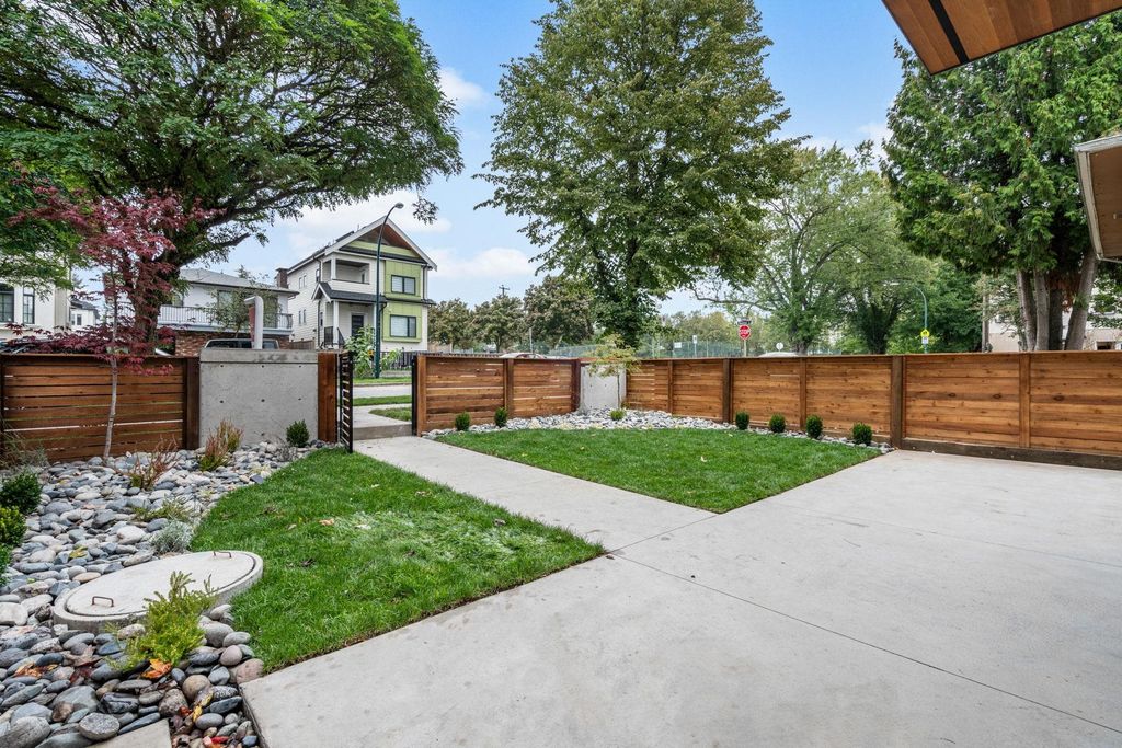 listing image 1100809442867454896