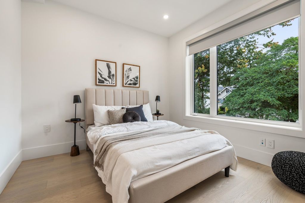 listing image 1107302379212163472