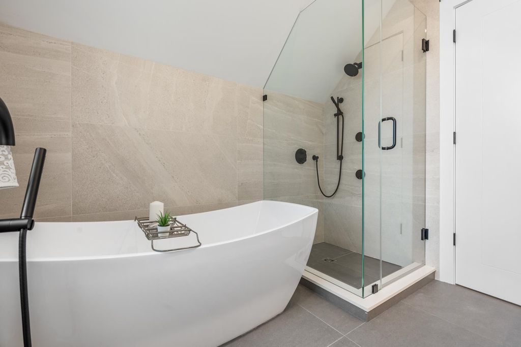 listing image 1102761623441930051