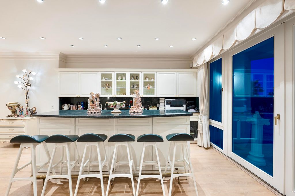 listing image 1104456584873644252