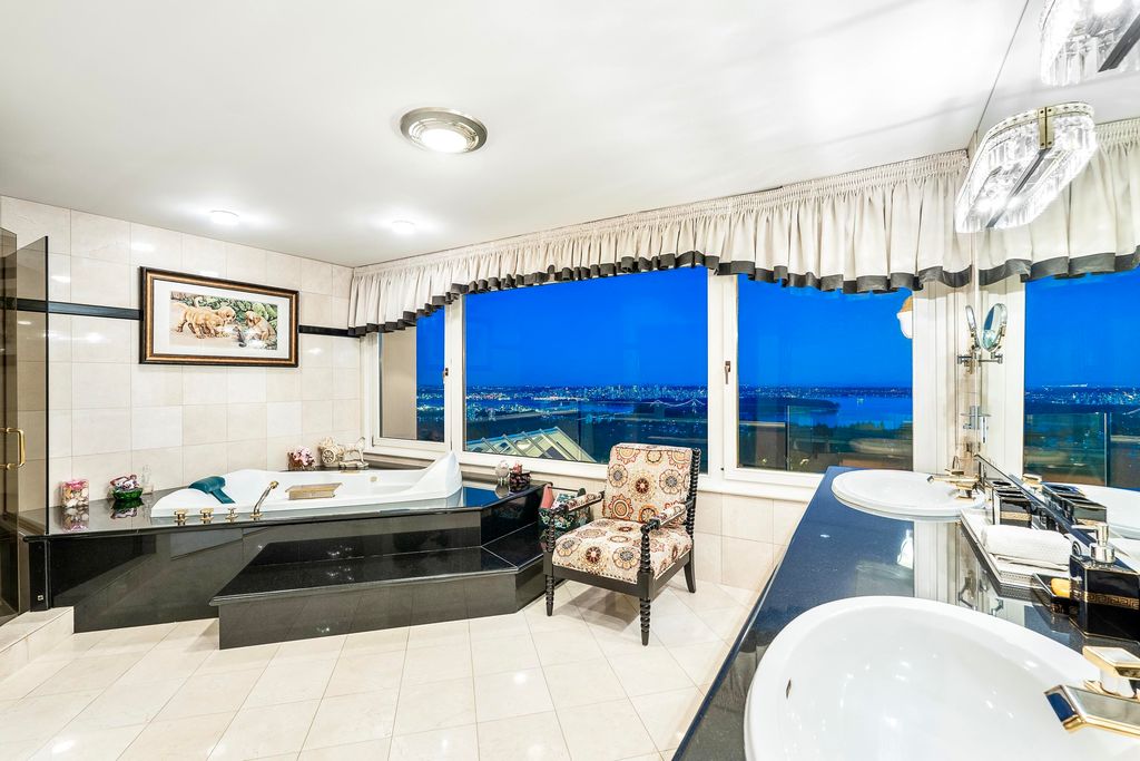 listing image 1105486505490607743