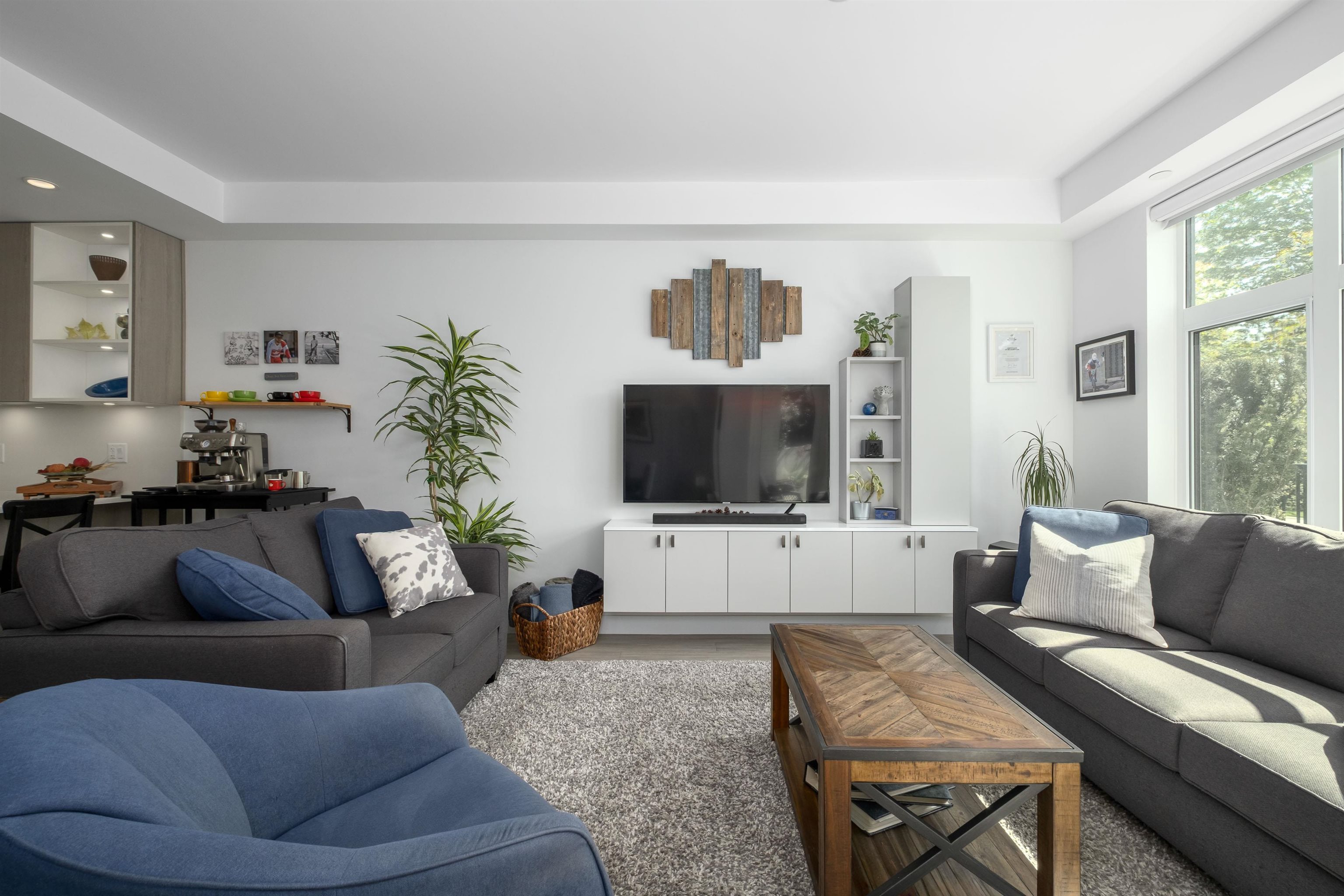 747 E 3rd Street 111