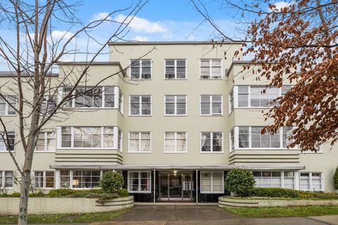 1565 Burnaby Street 204 Vancouver BC V6G 2P7