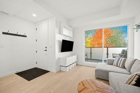 650 E 2nd Street 107 North Vancouver BC V7L 1E3