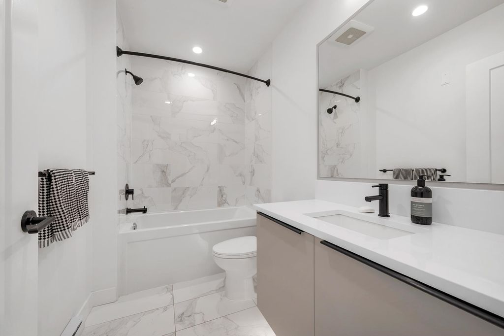 listing image 1103429129726379039