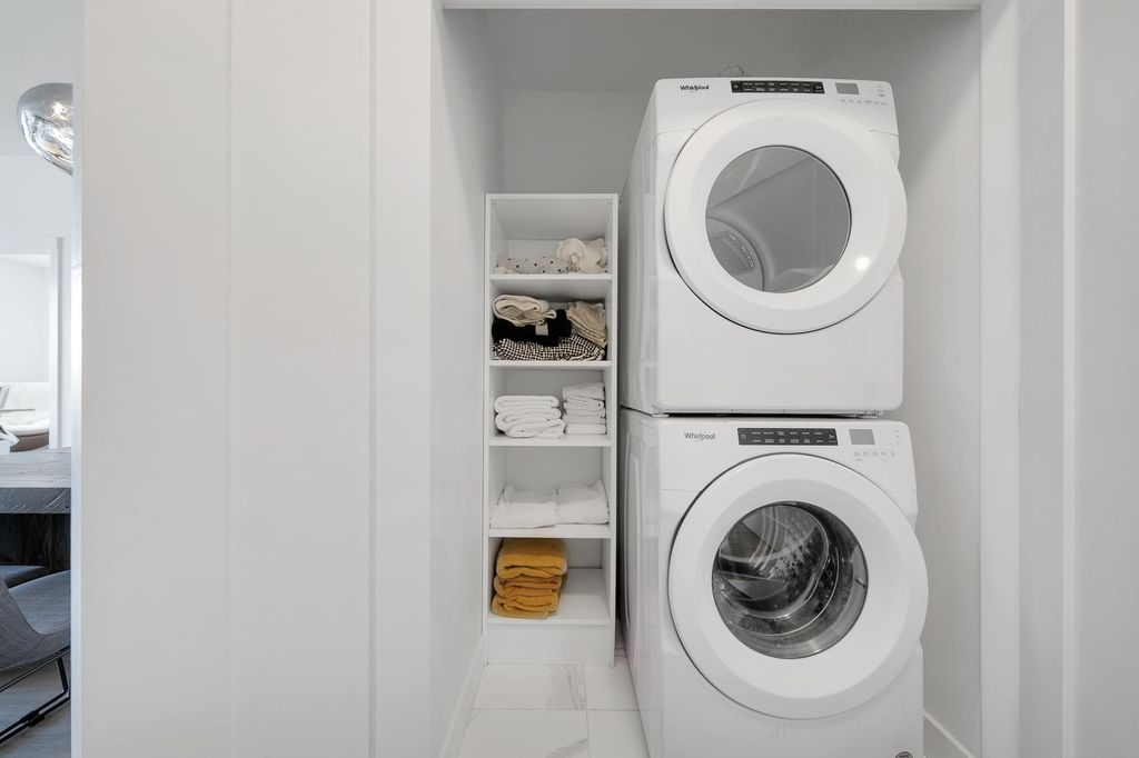 listing image 1102149582393562275