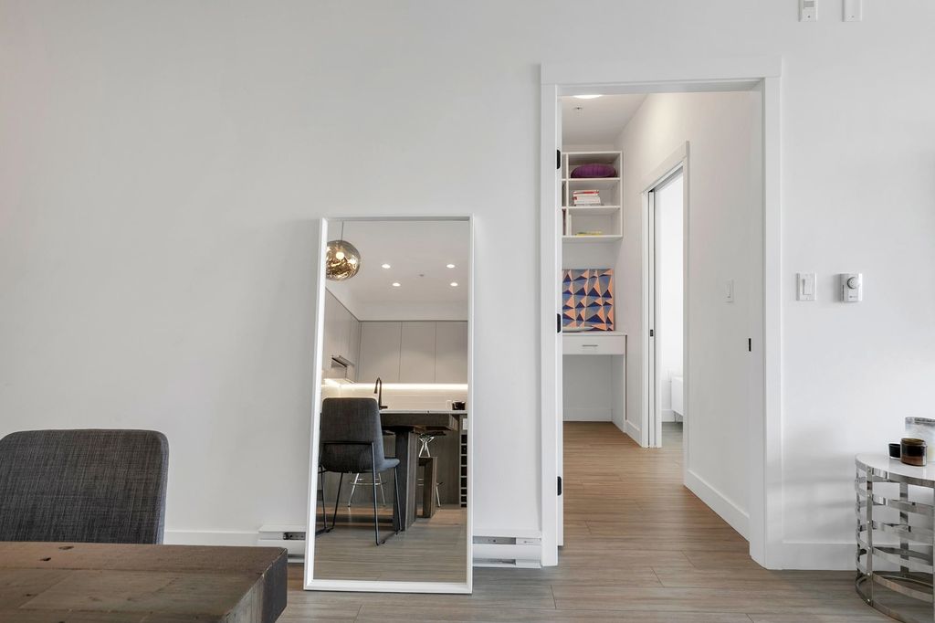 listing image 1108276087011861311